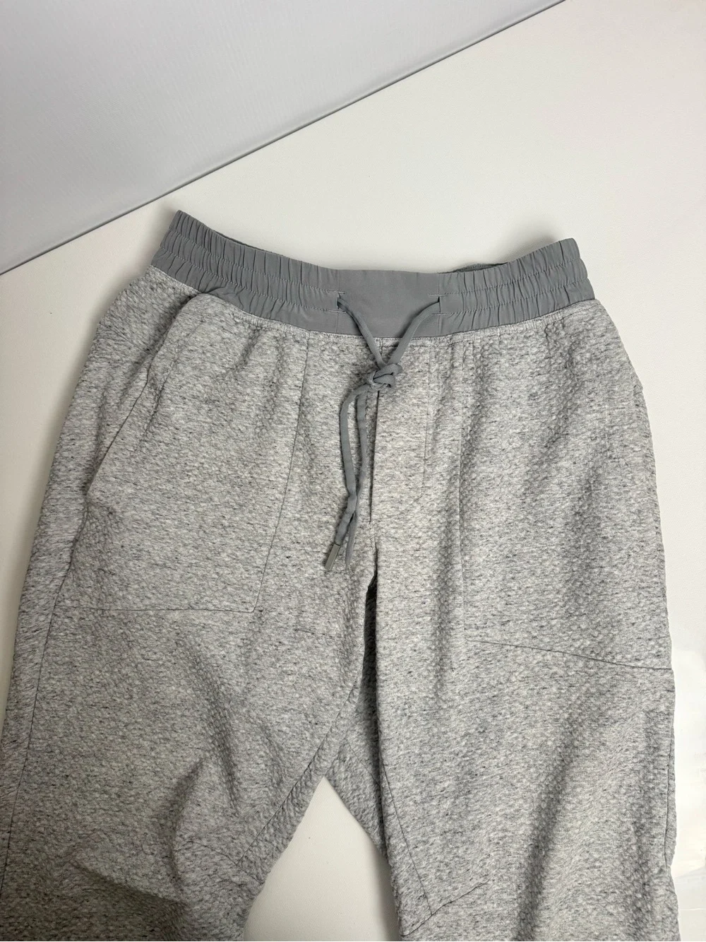 NWOT Lululemon Men’s At Ease Joggers Sweatpants Light Grey/Black Size S